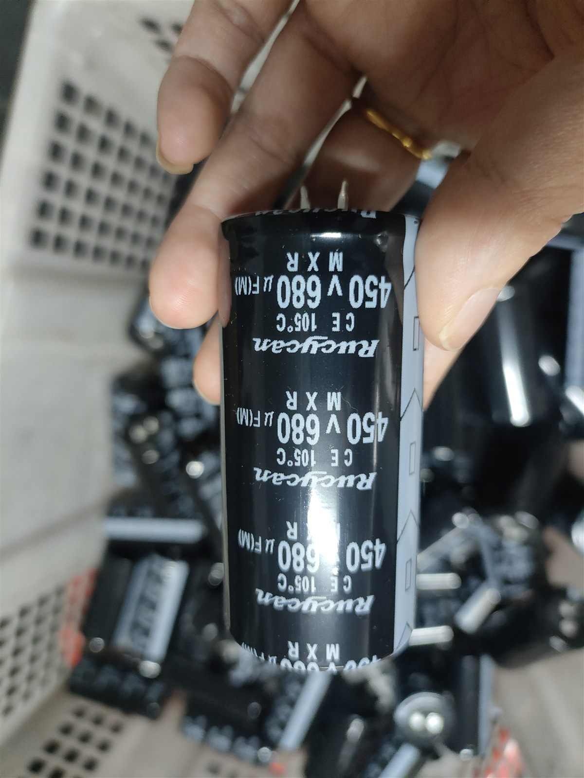 450V 680μF photo 1